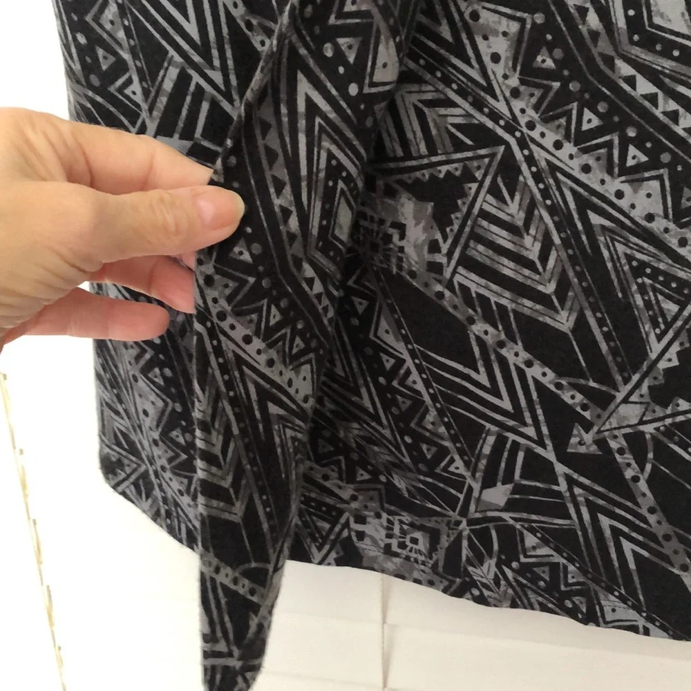 GAIAM Top Black Gray SZ M Like New! - Picture 3 of 7